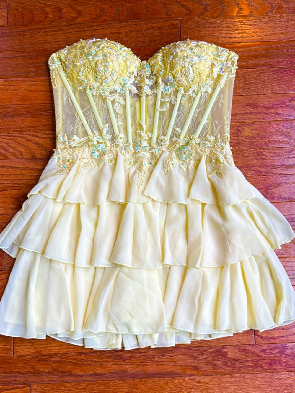 Windsor Yellow Tiered Lace Bodice Semi-formal Dress- Size Medium